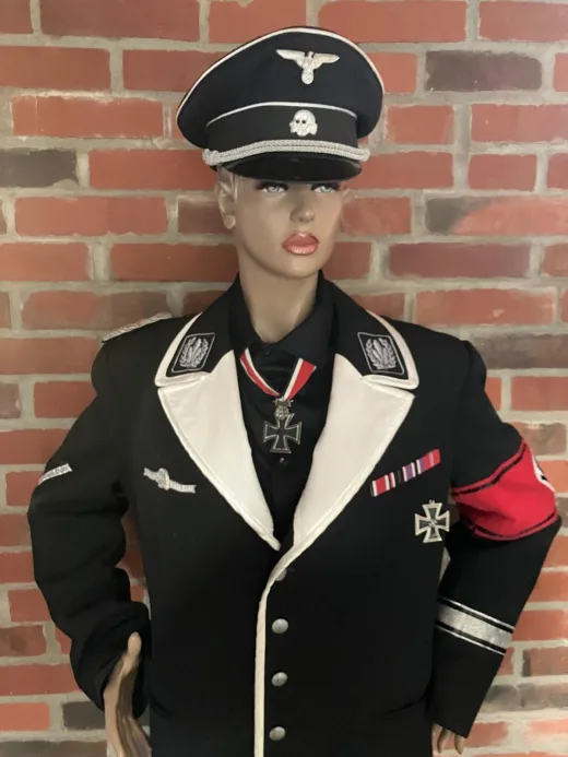 Kostium z kolekcji Bouffal Studio — wypożyczalnia kostiumów Wrocław